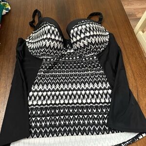 Lane Bryant Black and White Patterned Tankini Top